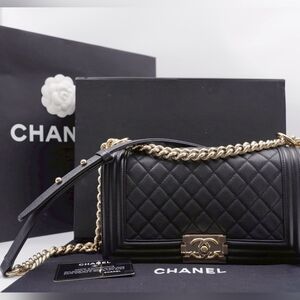 CC26 ❤️ Chanel Caviar Quilted Medium Boy Flap Black